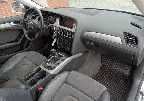 Audi A4 cena 35900 przebieg: 284000, rok produkcji 2010 z Racibórz małe 254